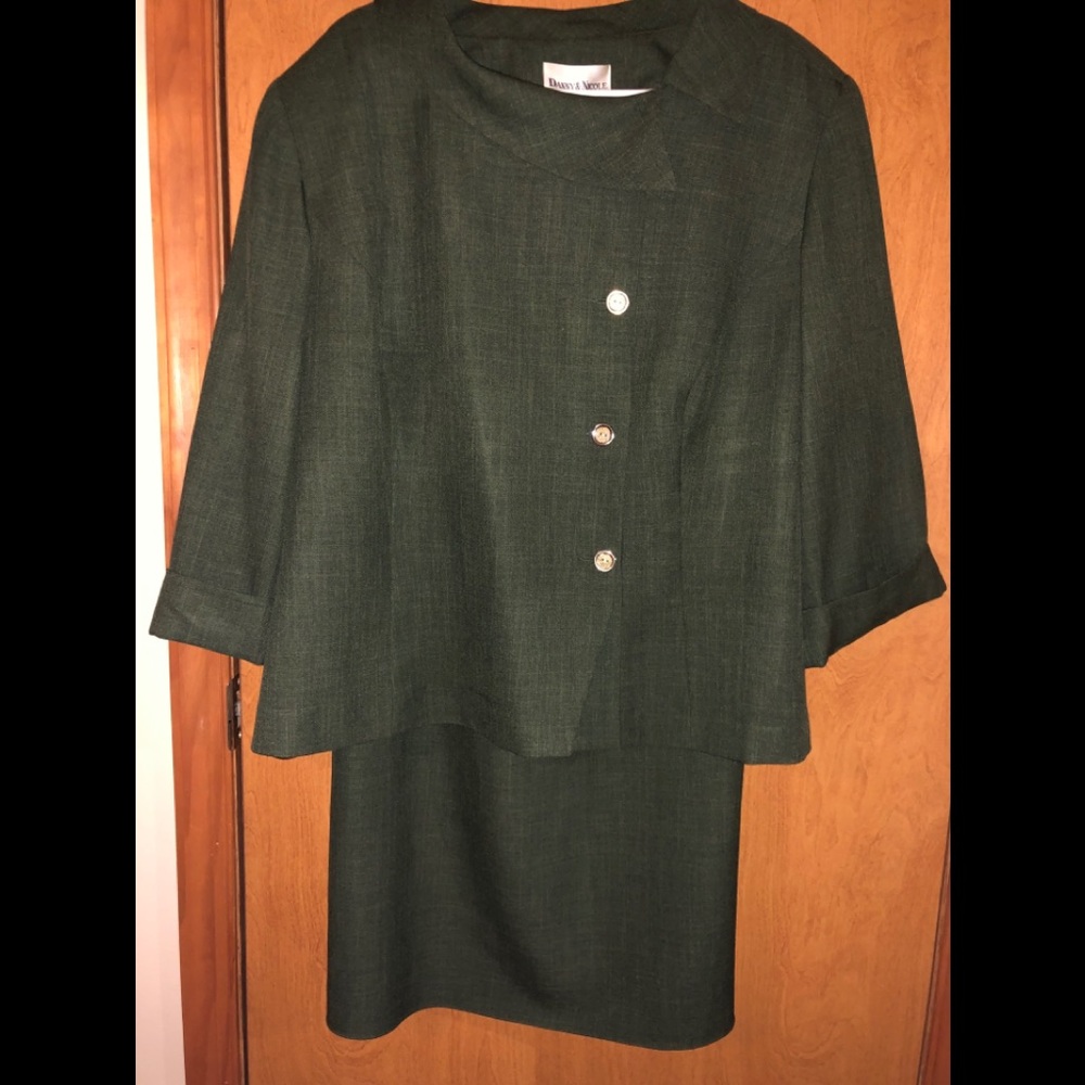 Womens Danny & Nicole 2 piece Skirt Suit.24W